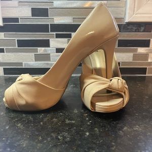Fioni beige peep toe pumps with knot detail